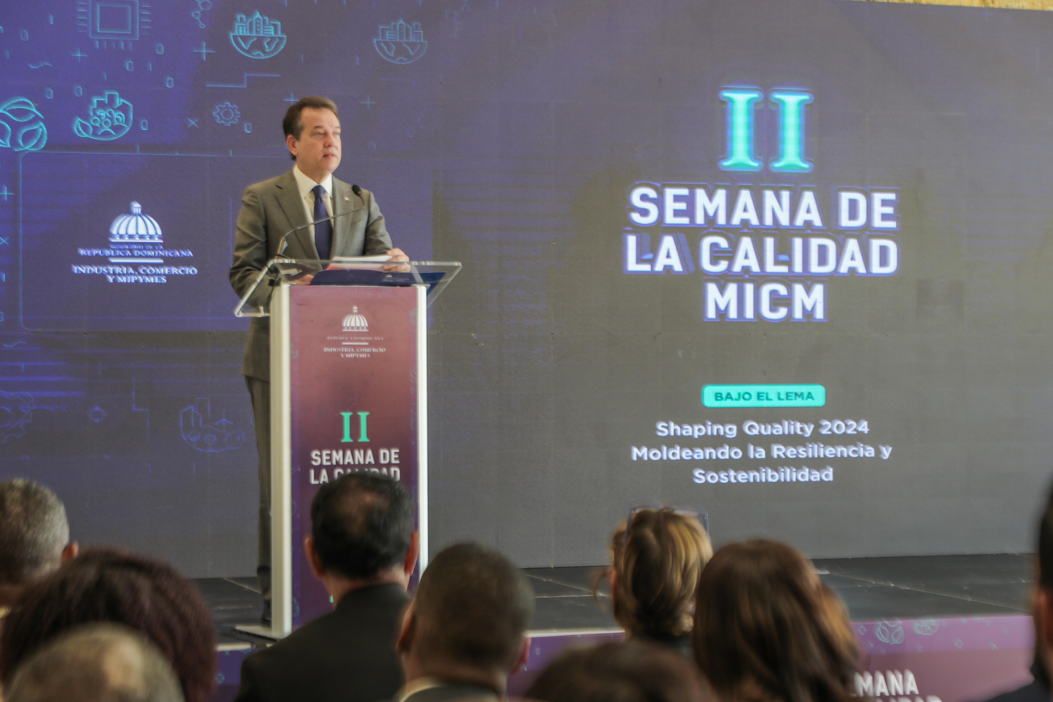 Director  Promipyme asiste  “Semana de la Calidad”